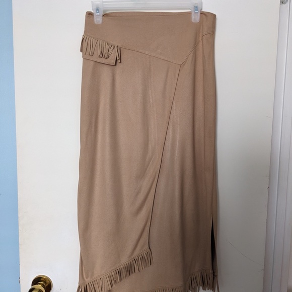 Lace & Co top and long skirt set fits like a size medium - Picture 2 of 4